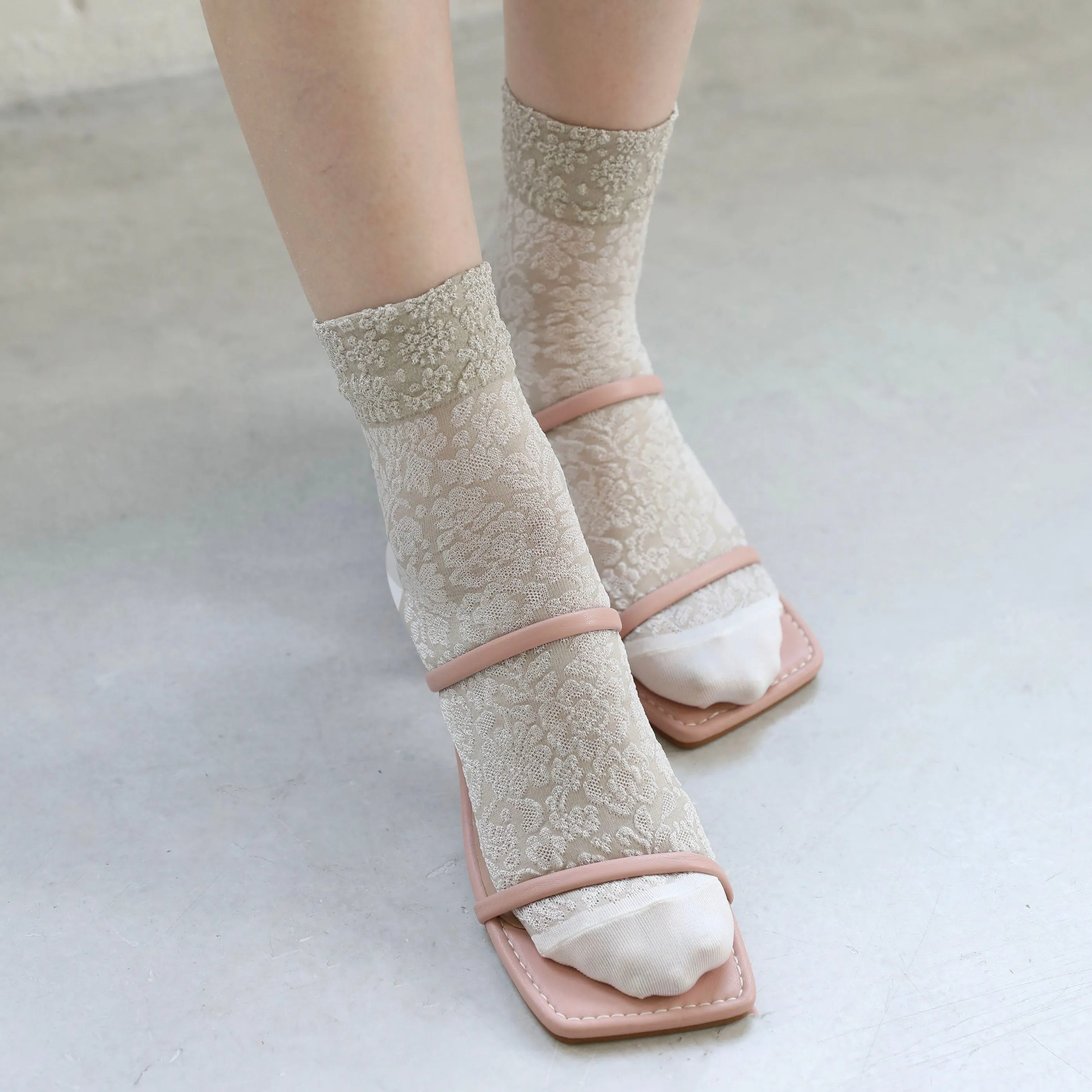 021132199 Two-Tone Float Low Crew Socks