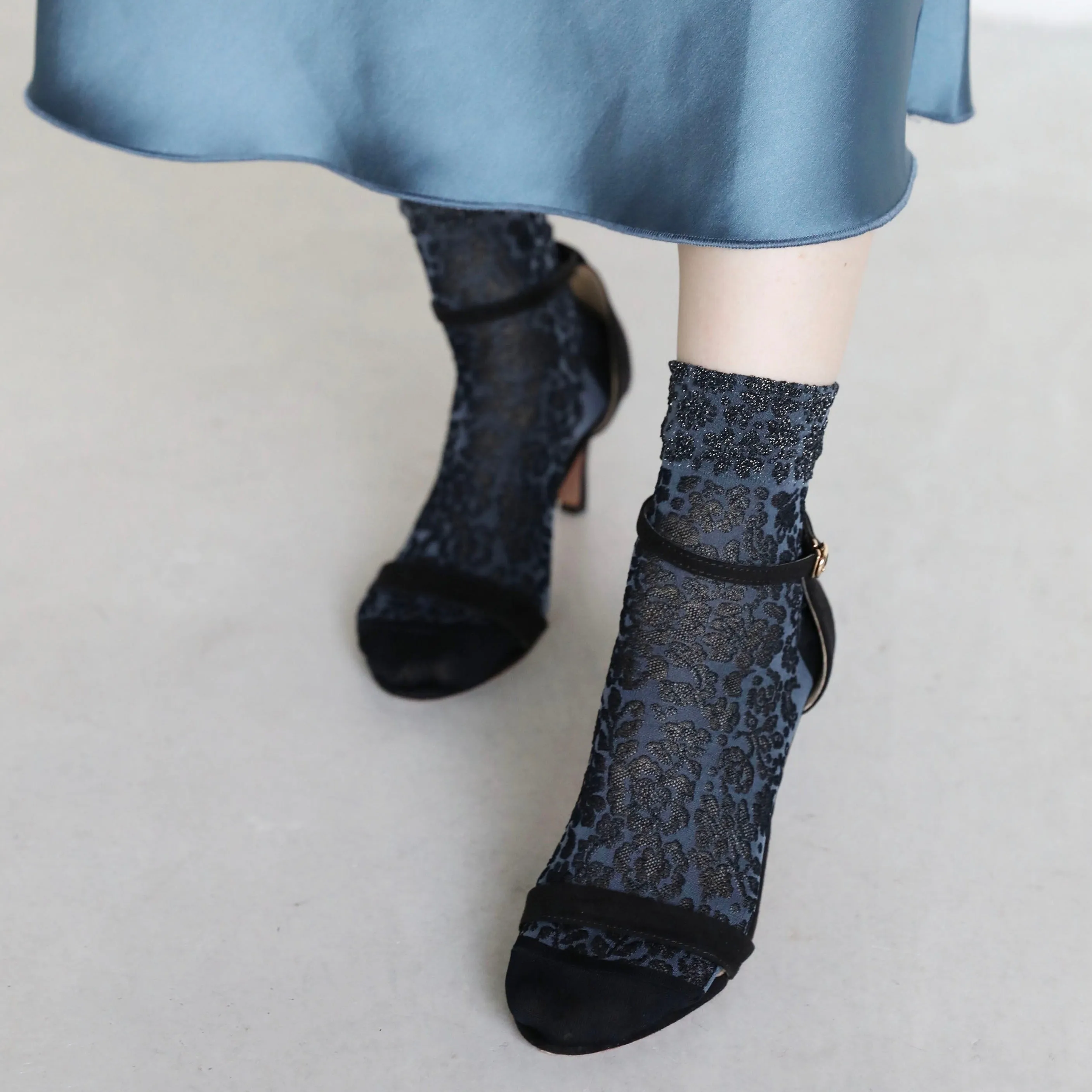 021132199 Two-Tone Float Low Crew Socks
