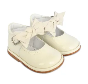 AW24 Borboleta Ivory Patent Leather Vitoria Shoes