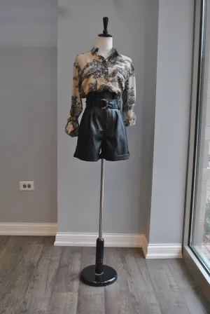 BLACK FAUX LEATHER HIGH WAISTED SHORTS WITH A BELT AND SIDE POCKETS