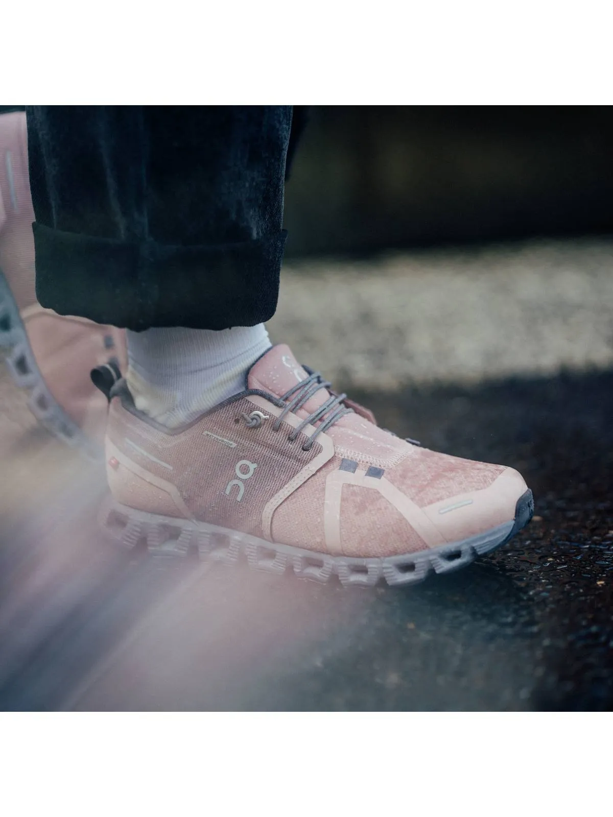 Buty damskie biegowe ON RUNNING Cloud 5 Waterproof różowy