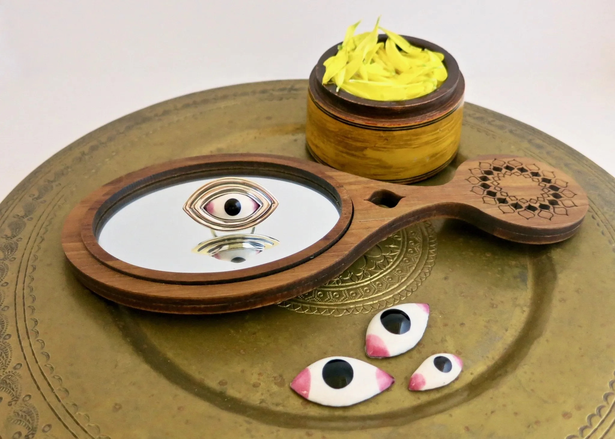 Dramatic 'Chakshu' (deity eye) statement ring