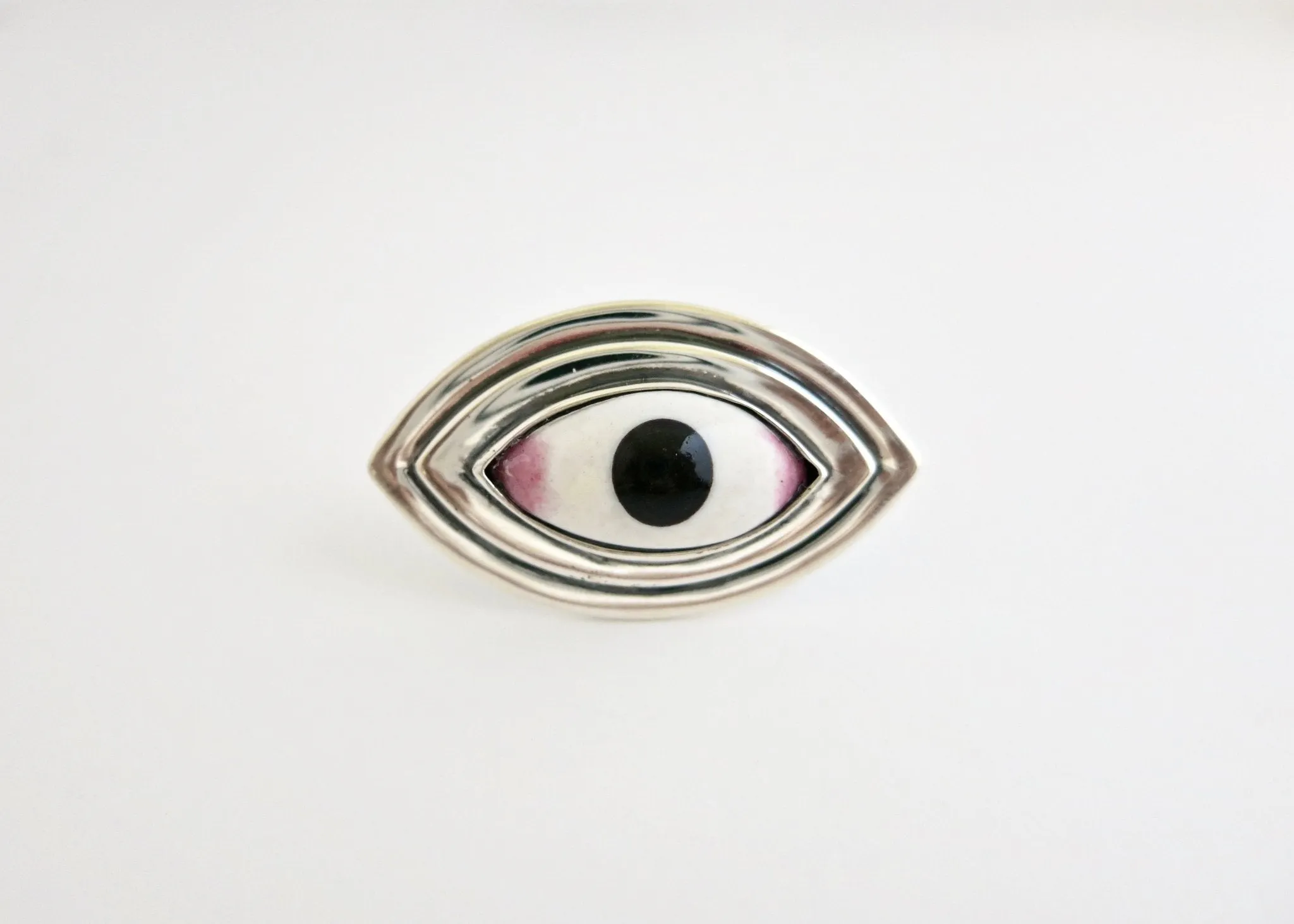 Dramatic 'Chakshu' (deity eye) statement ring