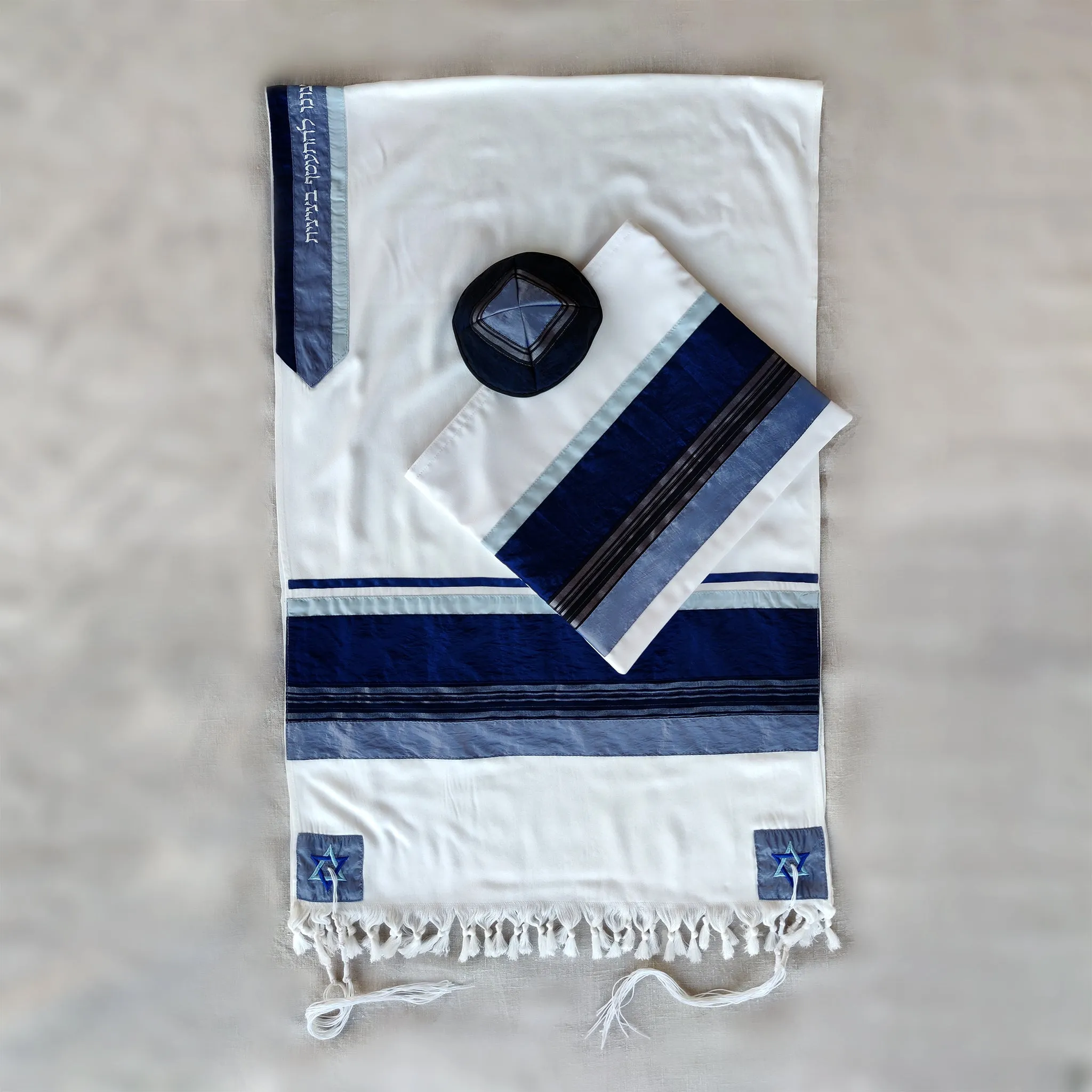 Elegant Gabrieli tallit - Blue on White