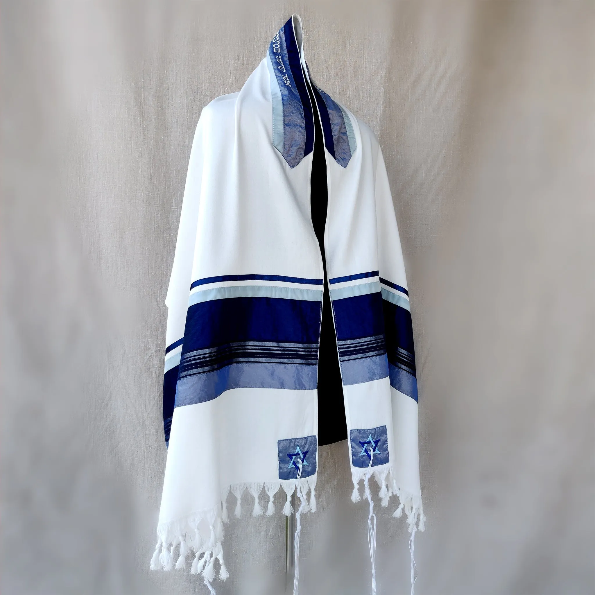 Elegant Gabrieli tallit - Blue on White