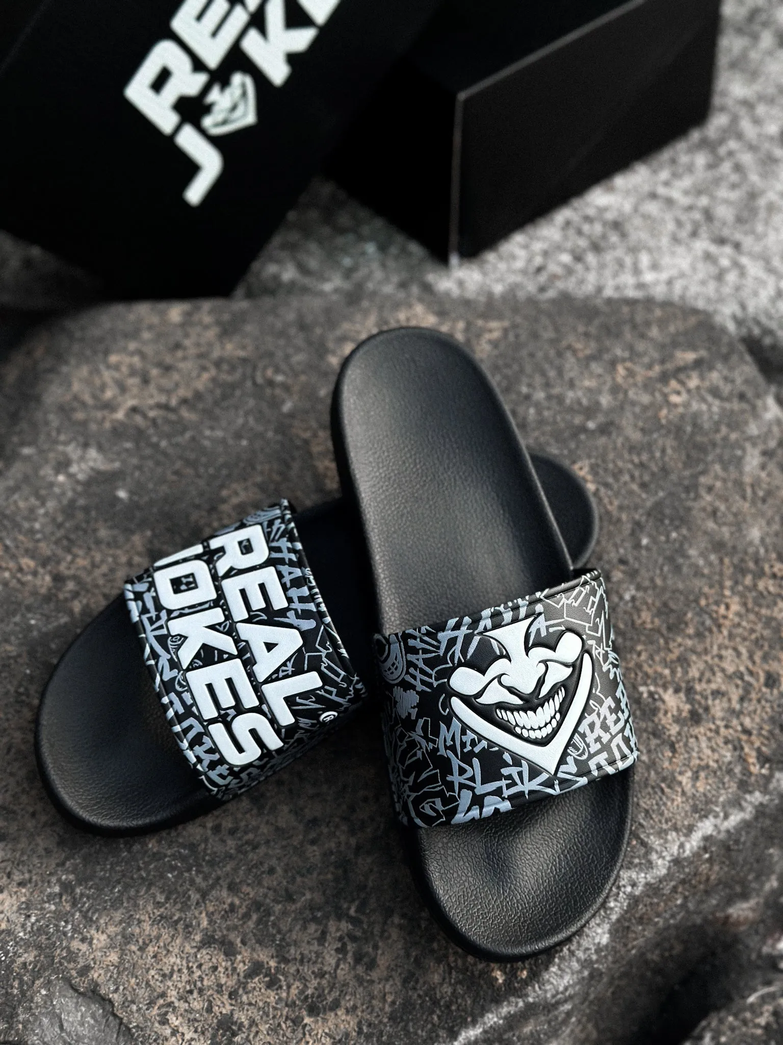 EMBLEM DARK - SLIDES