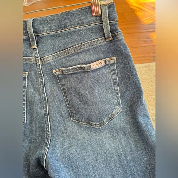 Joe’s bootcut jeans super stretchy and comfortable size 27