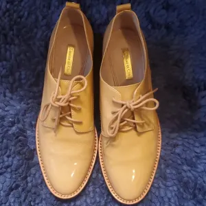 Louise et Cie Tan Leather Women's Shoes
