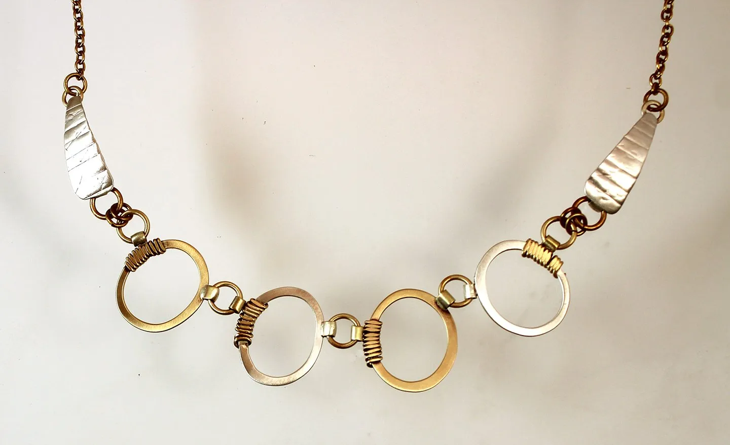 N3495w ELEGANT LINKS NECKLACE