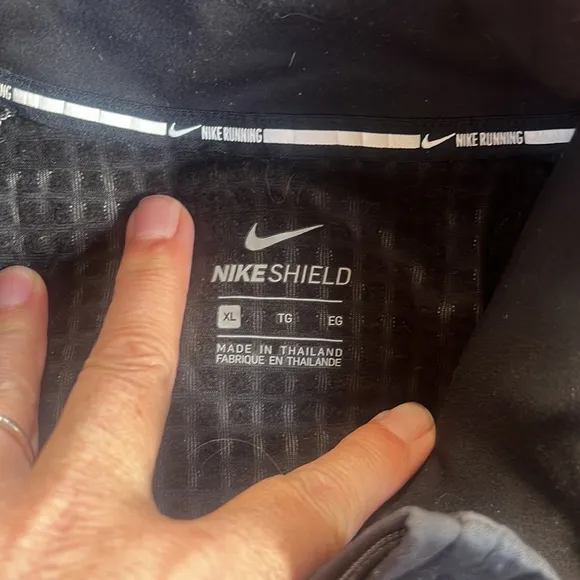 Nike Shield Waterproof Running Jacket Black XL