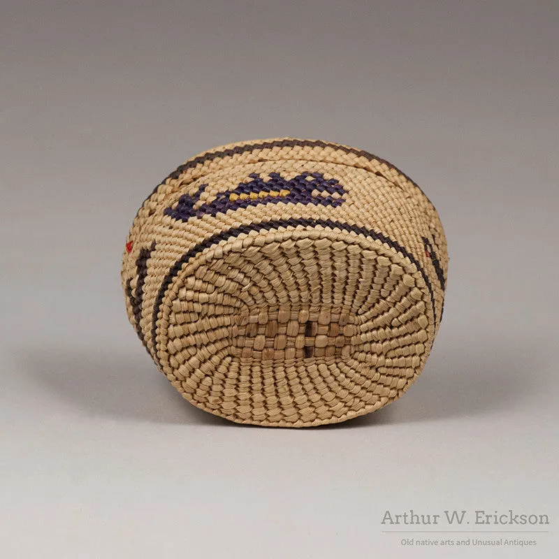 Nuu-chah-nulth (Nootka) oval lidded basket