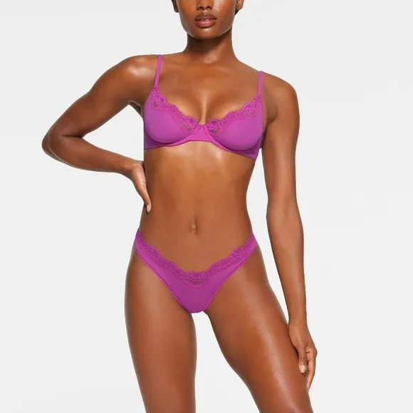 SKIMS FITS EVERYBODY LACED UNLINED SCOOP BRA