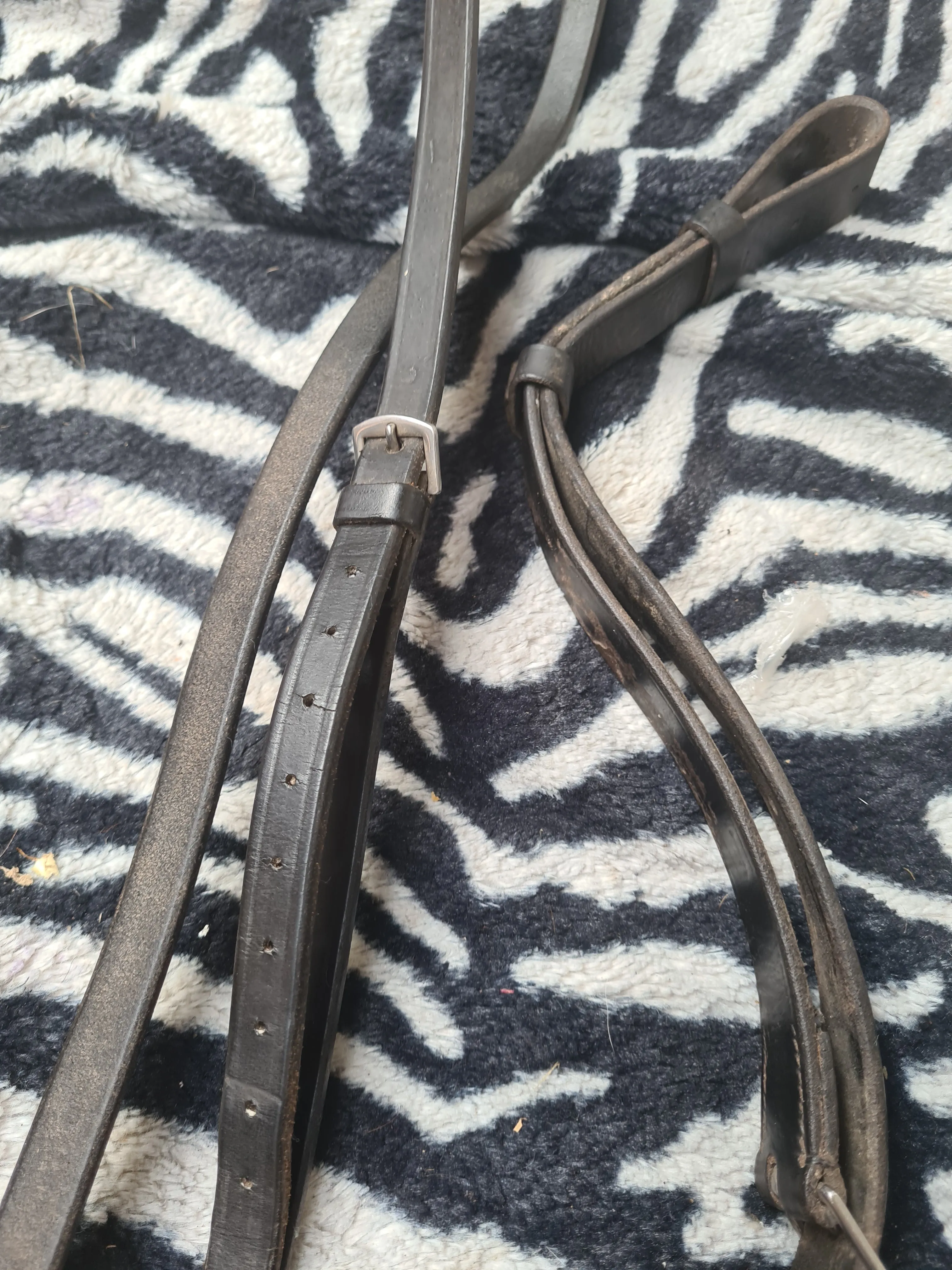Used full size black leather Sabre running martingale FREE POSTAGE☆