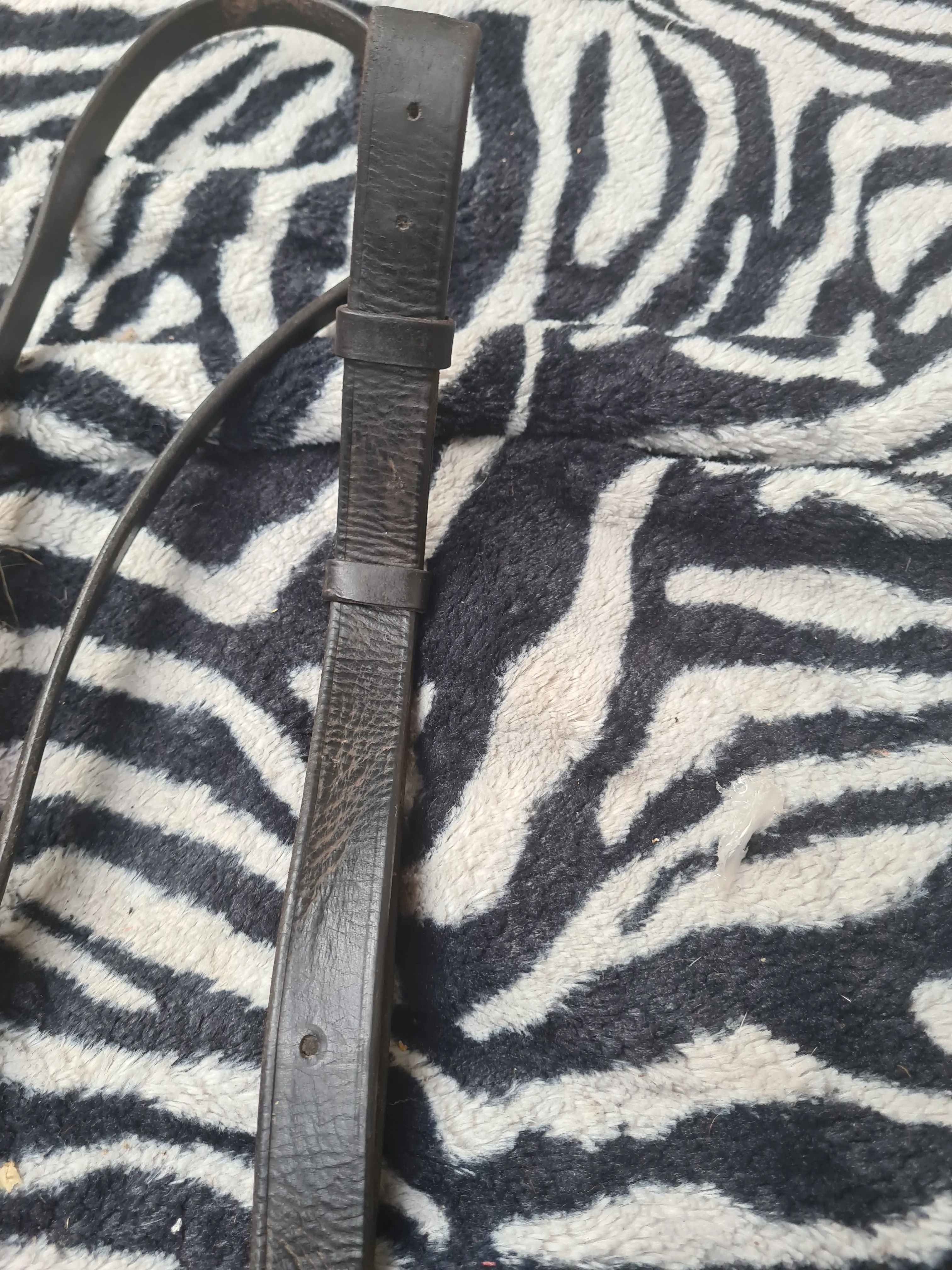 Used full size black leather Sabre running martingale FREE POSTAGE☆