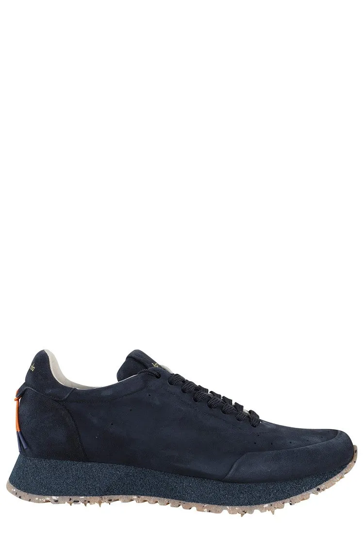 Vintage-Inspired Black Leather Sneakers With Textured Midsole