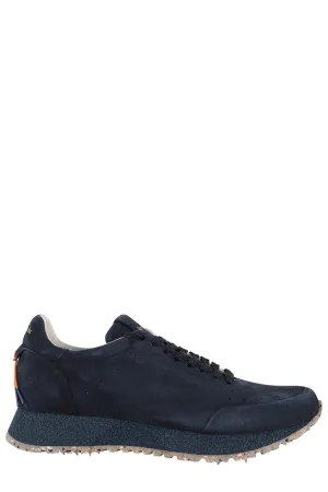 Vintage-Inspired Black Leather Sneakers With Textured Midsole