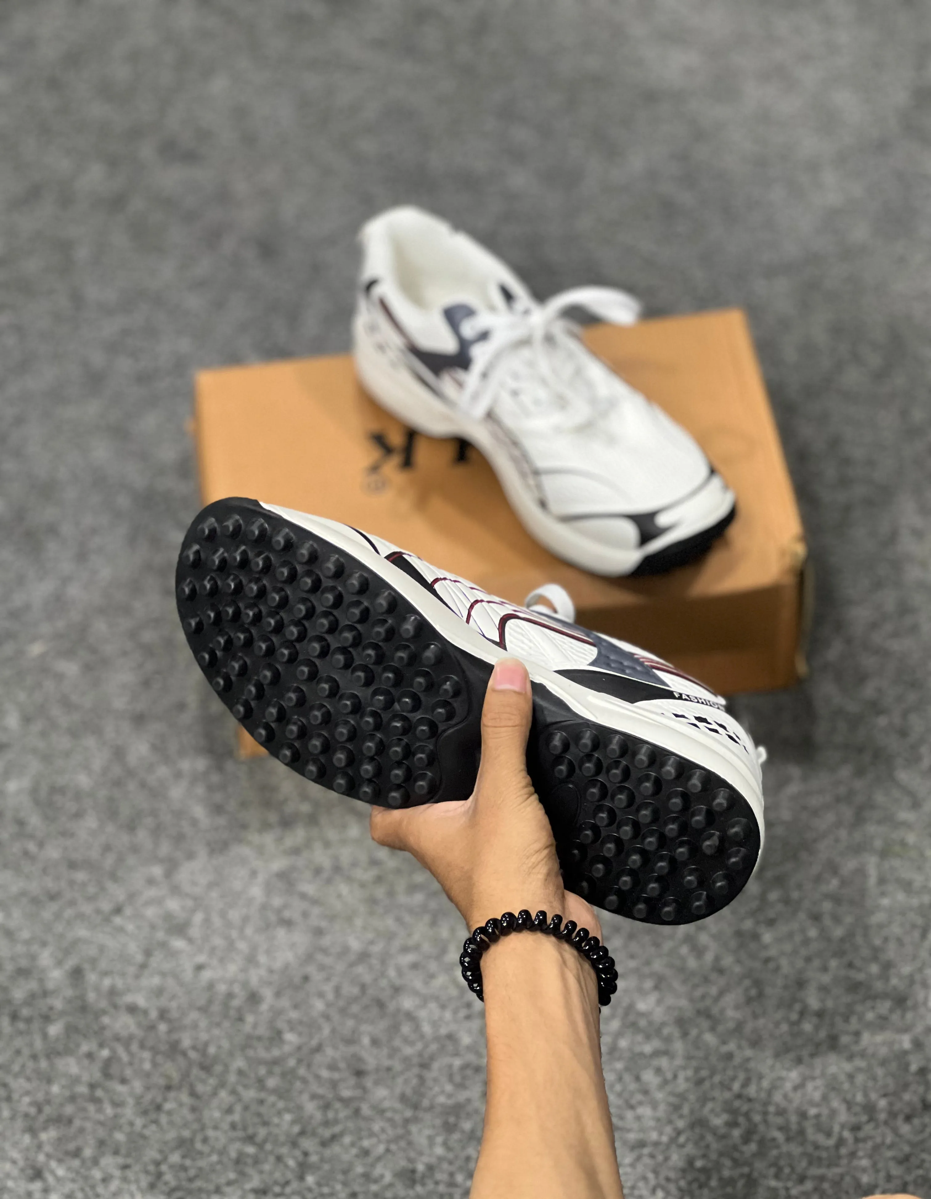Walk Sports Gripper - White 1